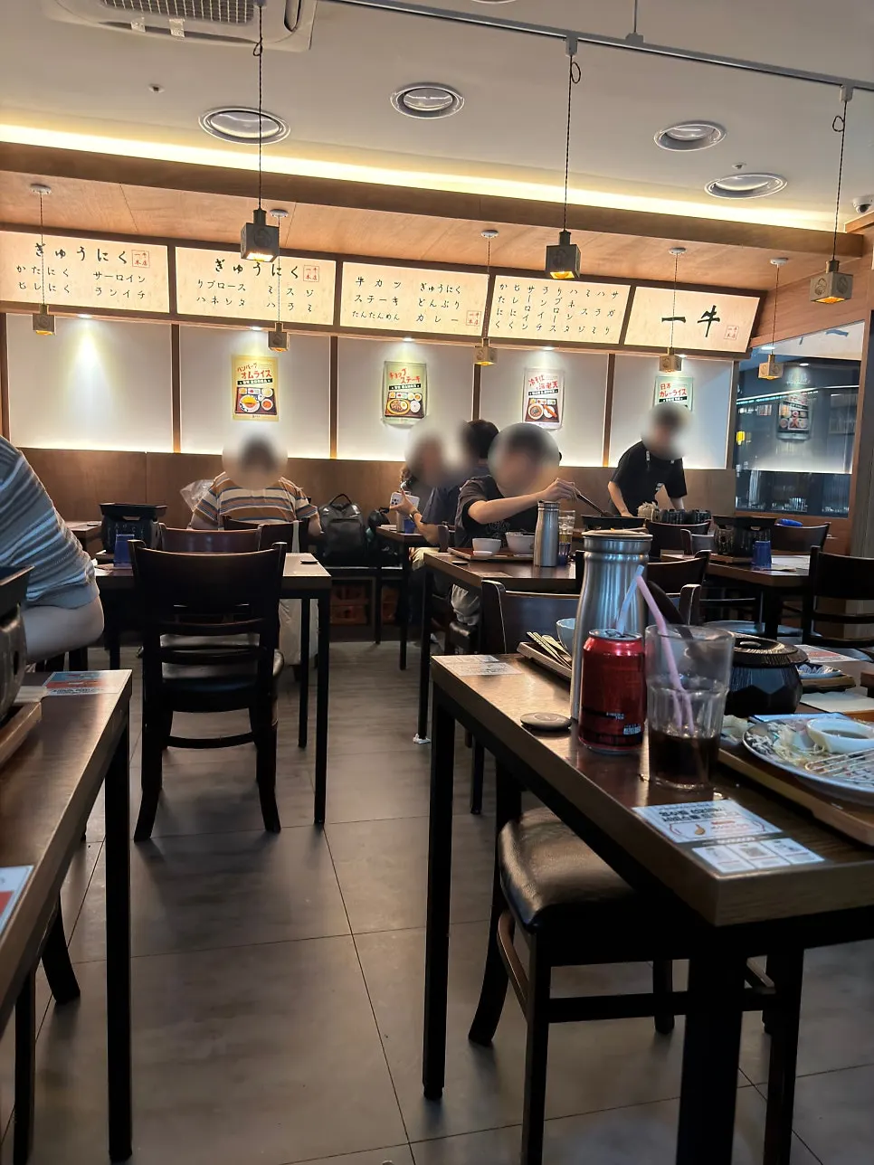 좌석이 넉넉한 이치규 서울역점 내부
