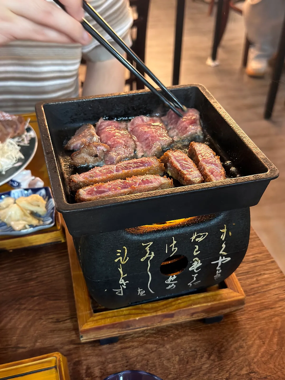 버터 녹인 화로에 올려 구운 규카츠