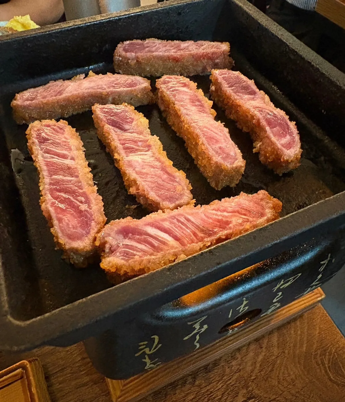 개인 전용 미니화로에 올린 규카츠
