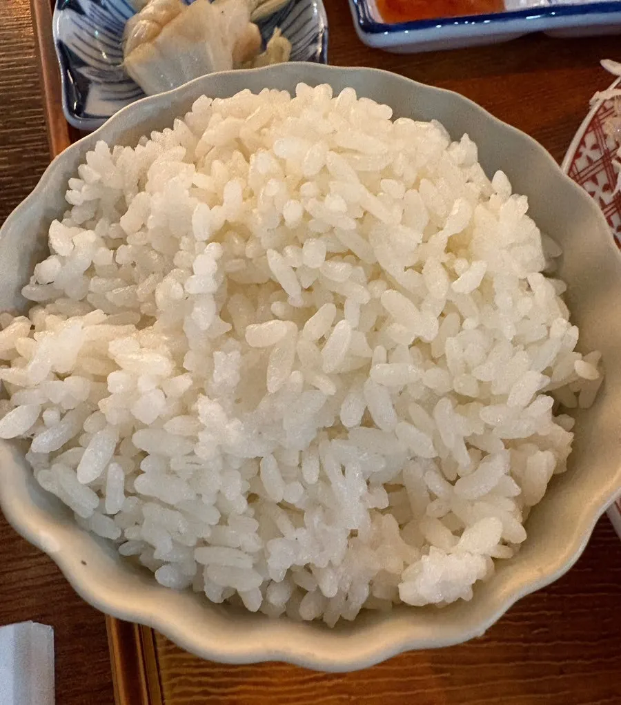 규카츠 단면과 곁들이 반찬