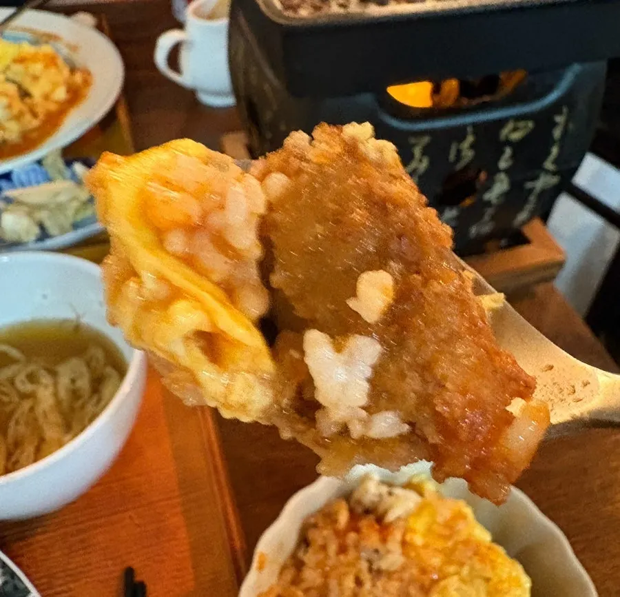 함박오므라이스 속 함박스테이크