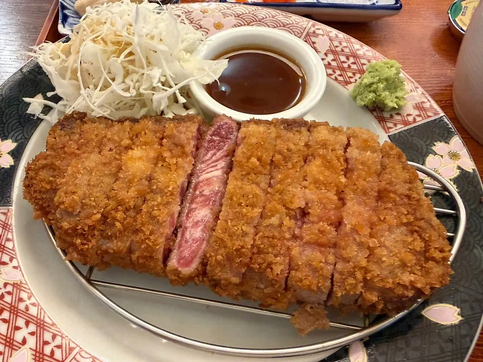 규카츠와 함께 나온 소스 네 가지