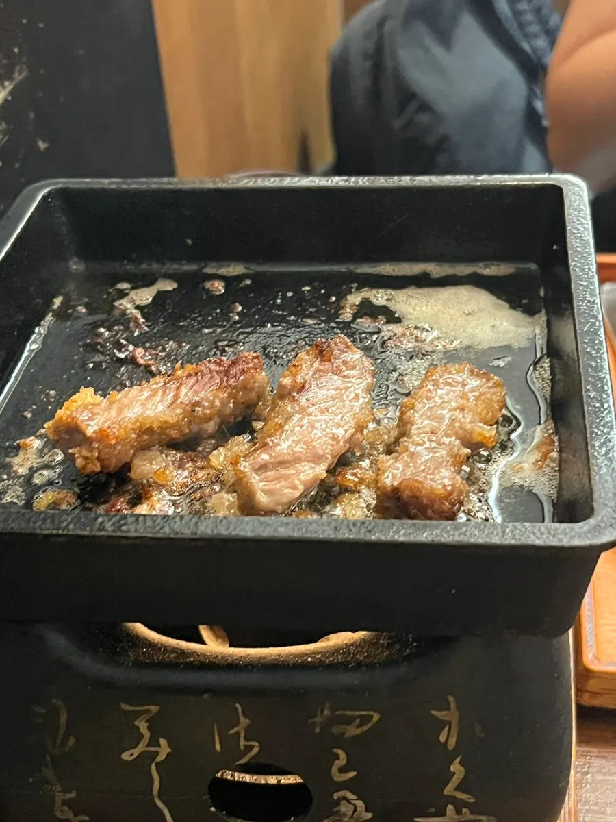 버터에 구운 규카츠와 생와사비
