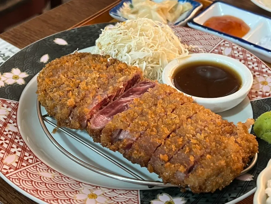 A plate of gyukatsu lightly fried on the outside only