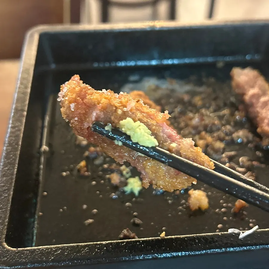 단면이 보이는 채끝살 규카츠