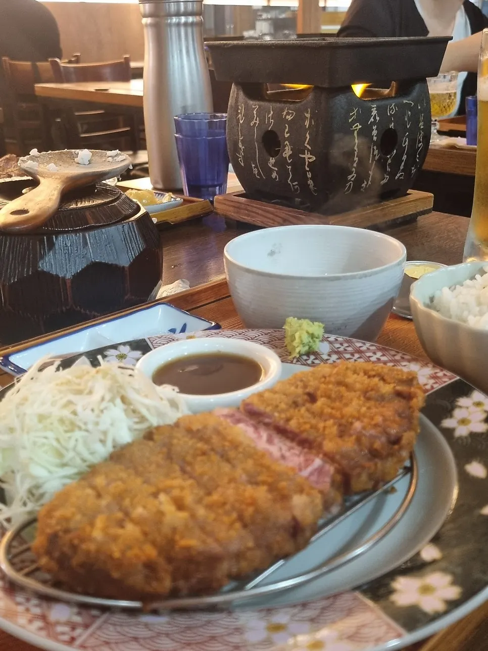 한 그릇에 담겨 나온 2인분 밥