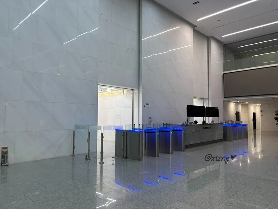 Corridor inside the building leading to Ichigyu Seoul Station Branch