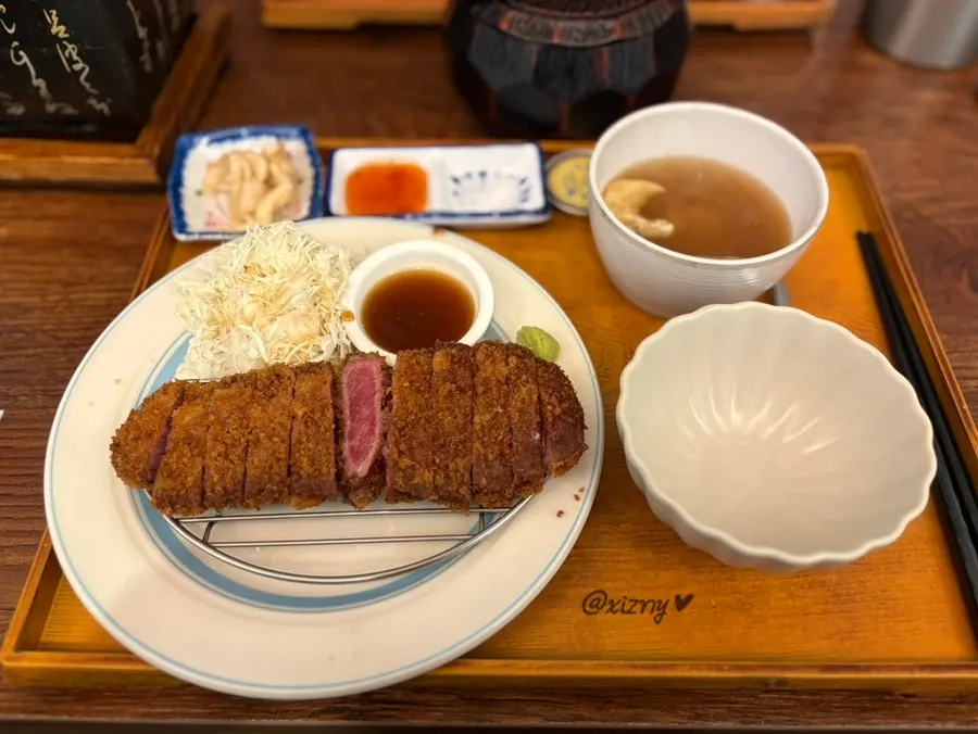Sirloin steki set with cabbage salad