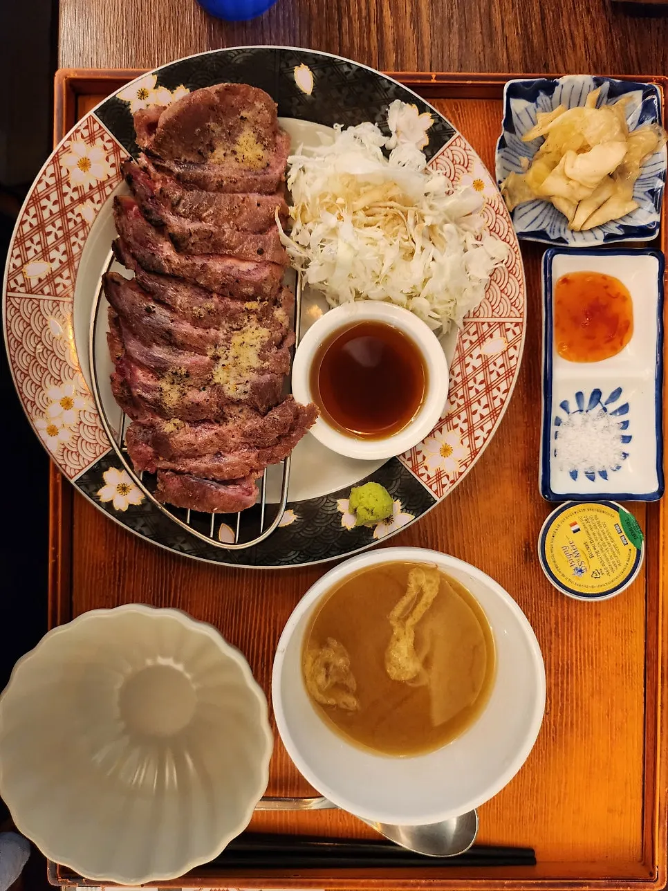 채끝살로 나온 규카츠 단면