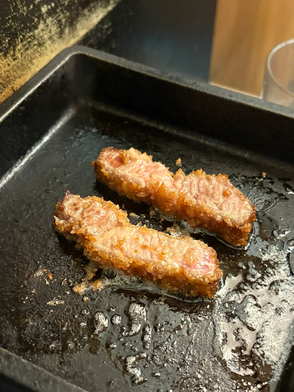 Cross-section of gyukatsu grilled for 7 seconds