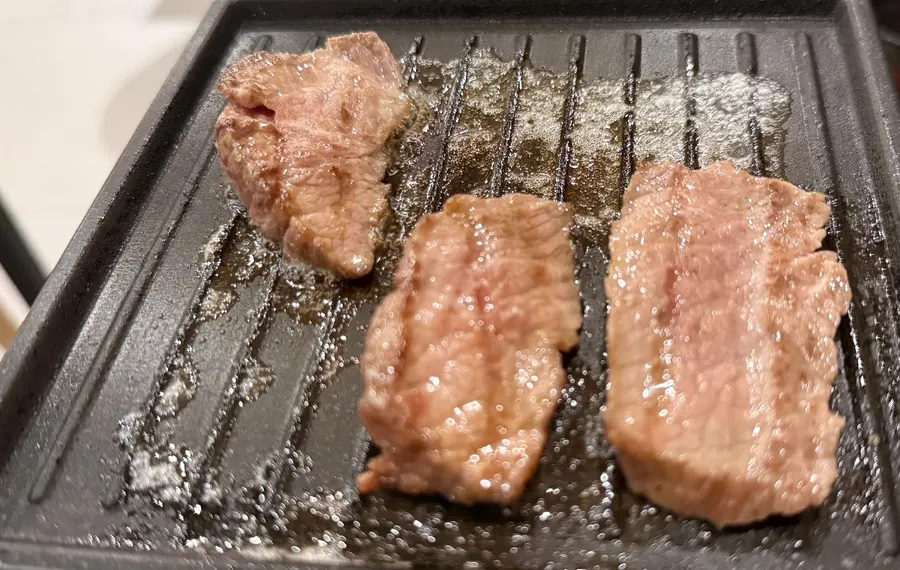 Steki set meat being grilled on the brazier
