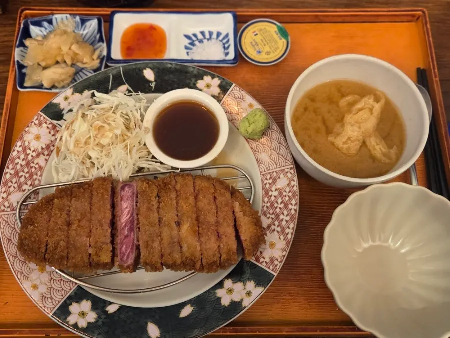 Table view with the full set meal laid out on one tray