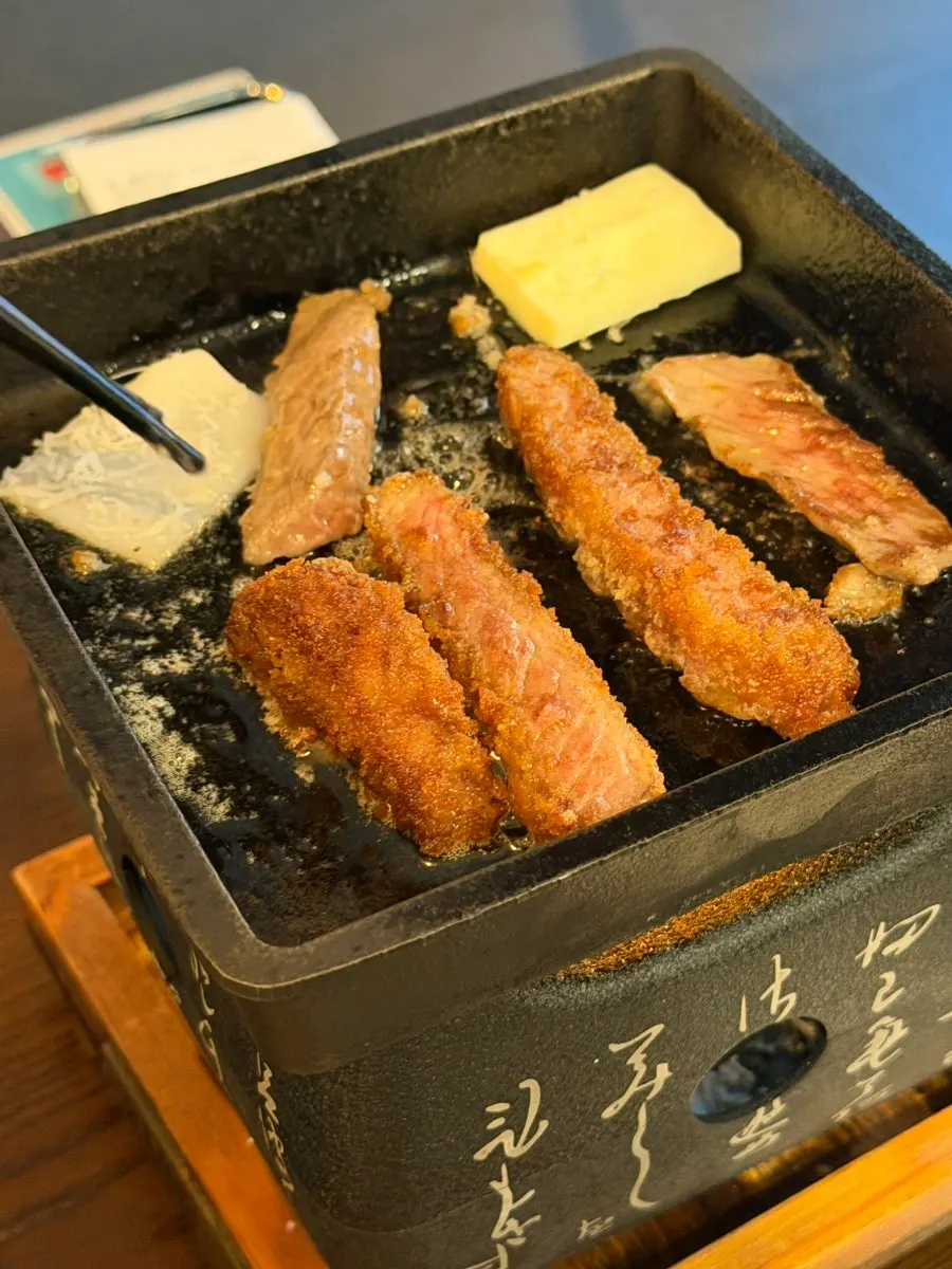 Cheese and rice cake grilling together on the brazier
