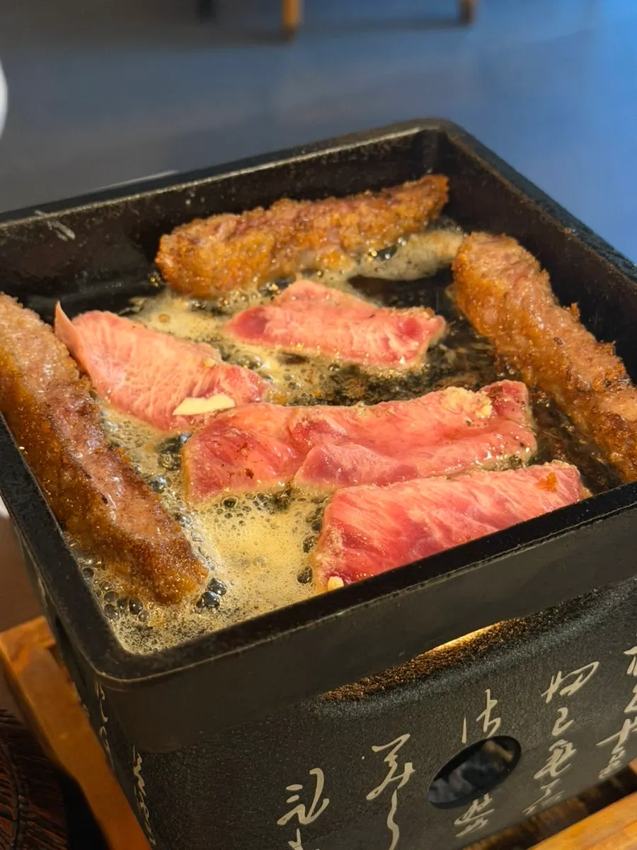 A piece of steki grilled on the brazier