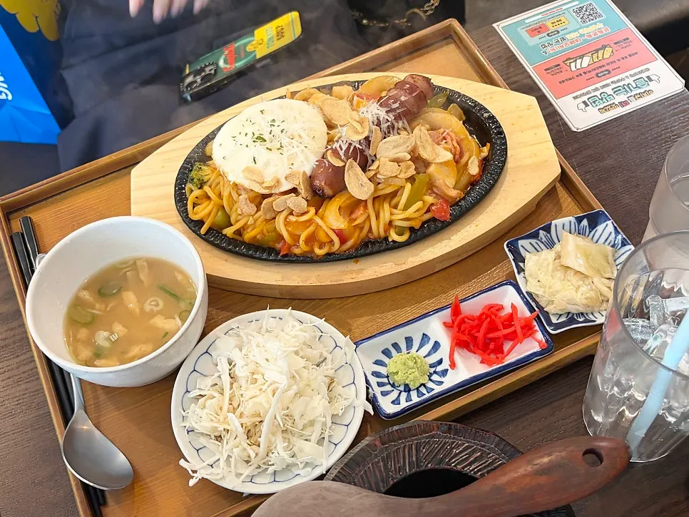 화로와 함께 차려진 이치규 규카츠 상차림