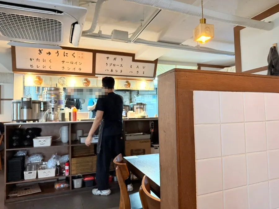 이치규 강남신논현점 테이블과 좌석 전경