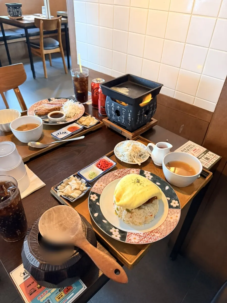 단지에 담겨 나온 밥