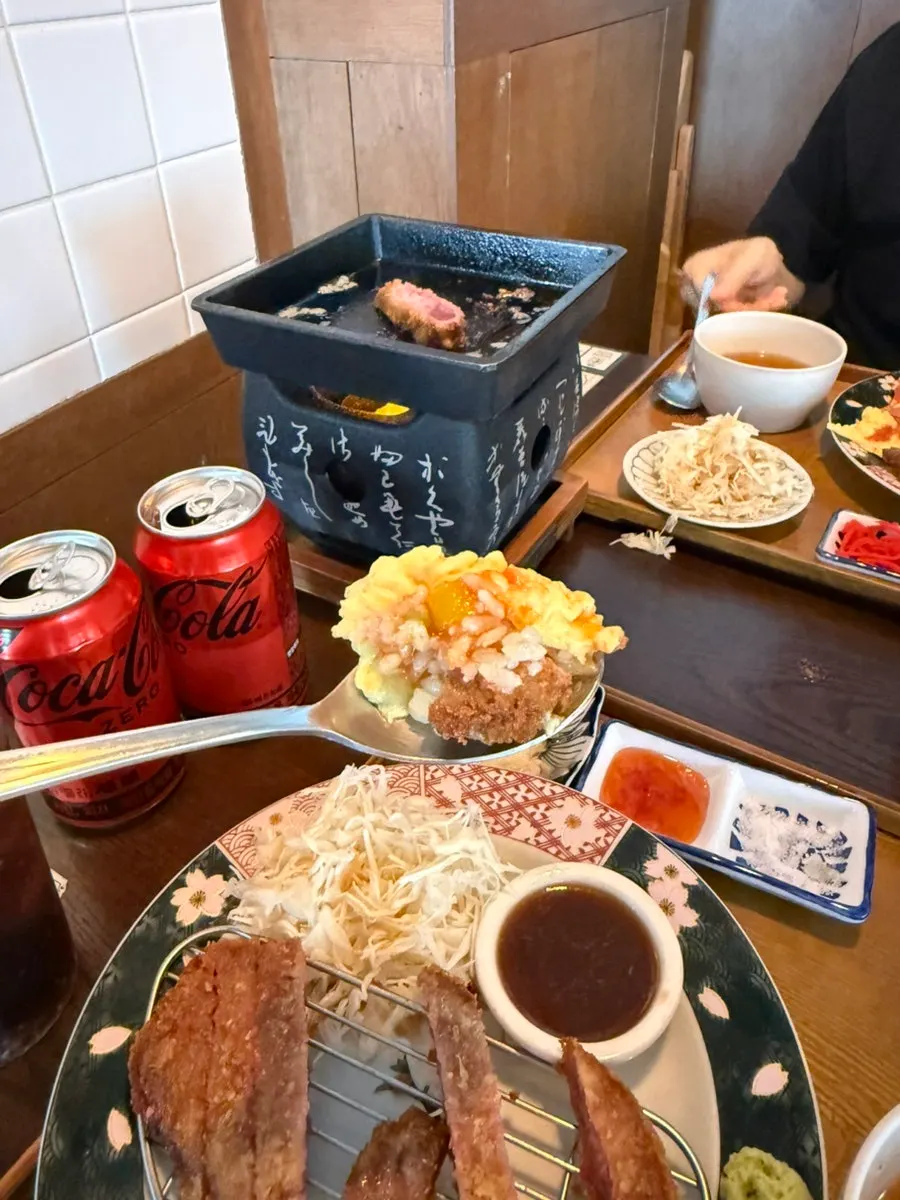 파프리카가 보이는 오므라이스 야채 볶음밥