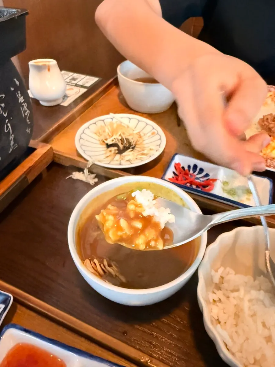 밥을 카레에 듬뿍 적셔 먹는 미니 카레