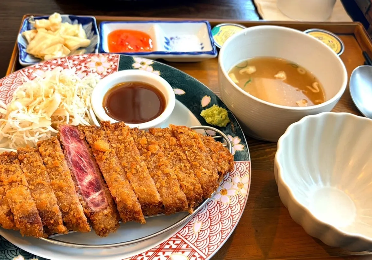이치규 규카츠정식과 스테키 고기 상차림