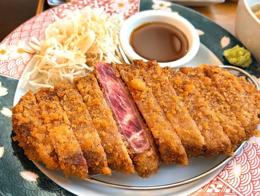 마블링이 보이는 이치규 규카츠 단면