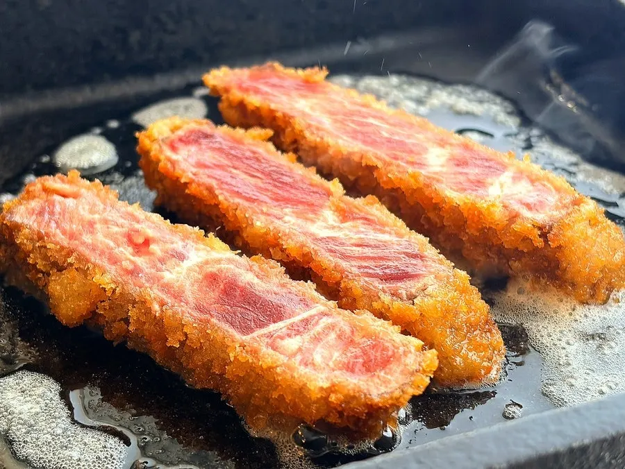 단지에 담겨 나온 무한리필 밥