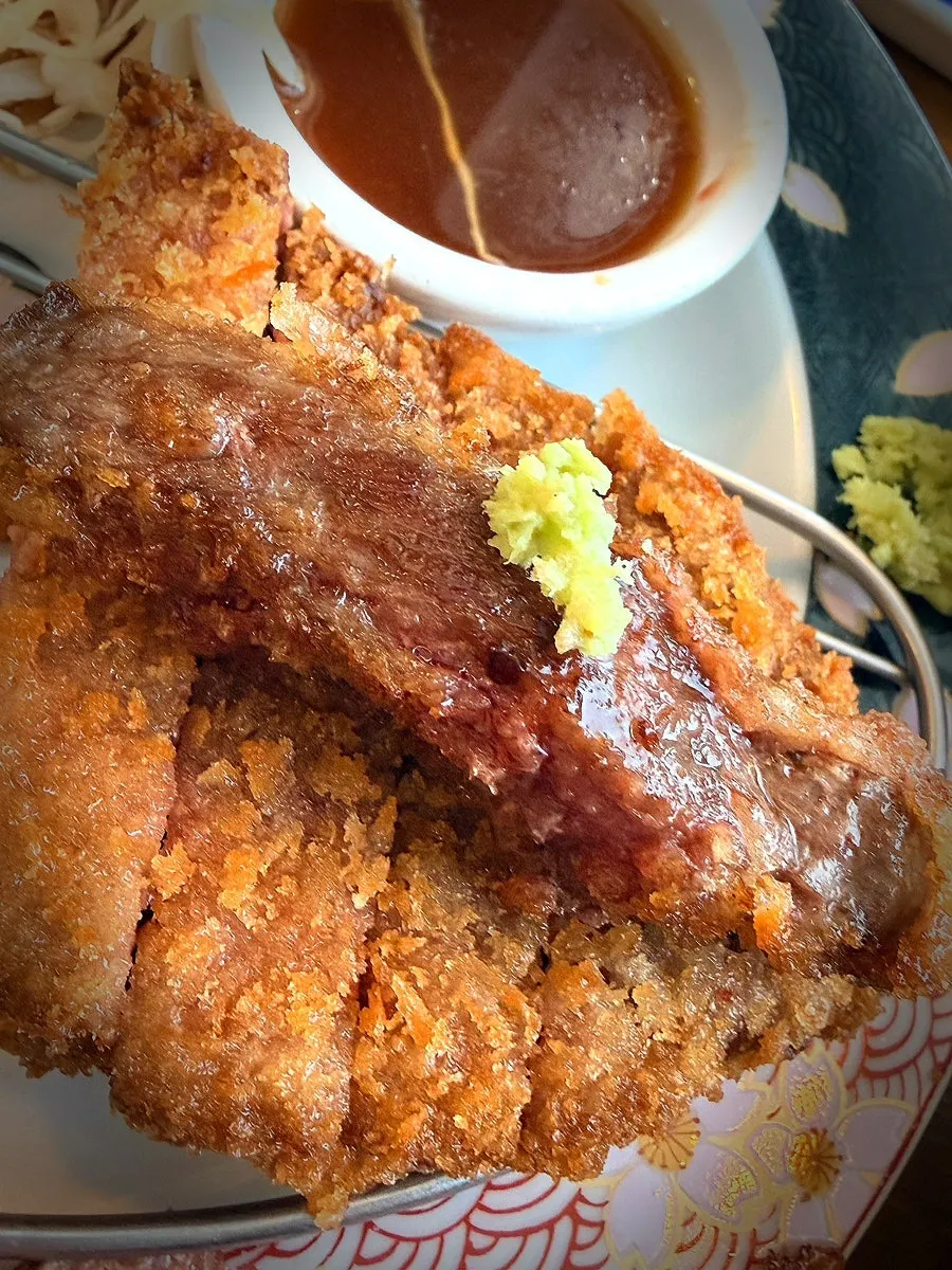 한입 크기로 구워진 규카츠