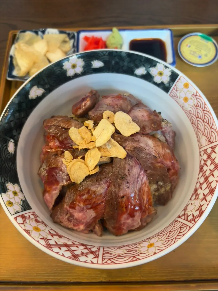 Standard sides of pickled cabbage, sauce, clear soup and butter