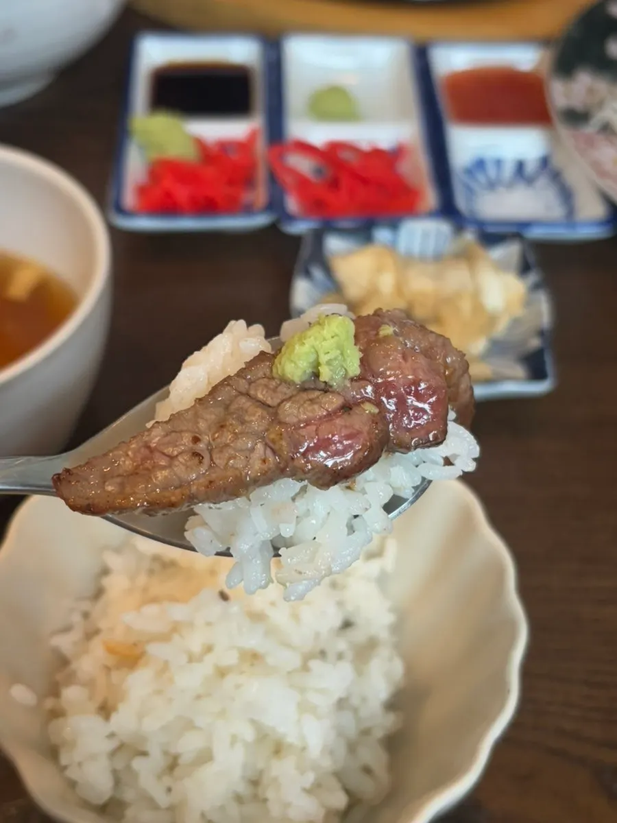 Steki-don with the egg yolk popped