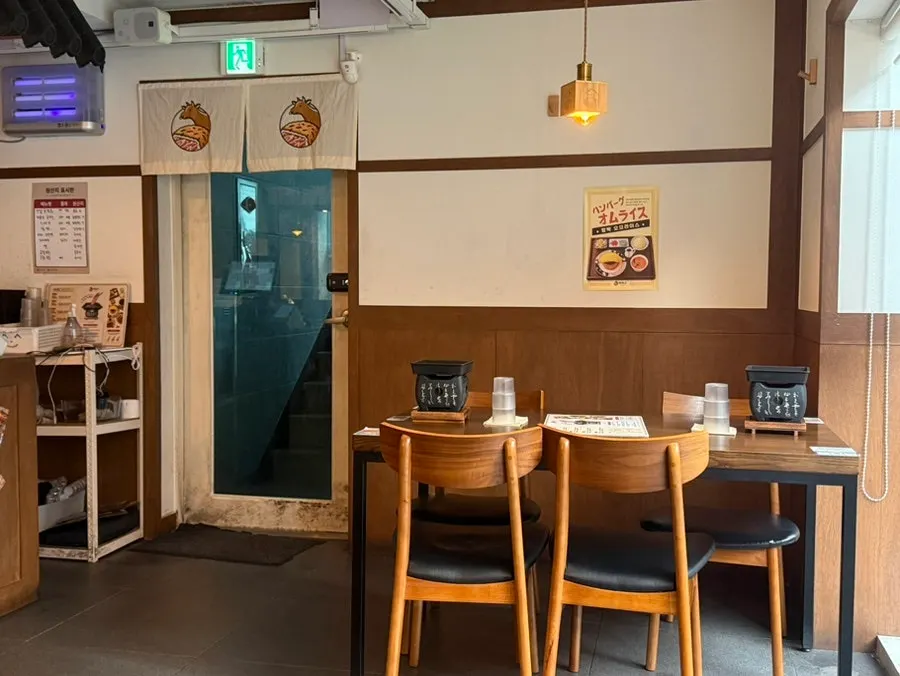 Table setting at Ichigyu Gangnam Sinnonhyeon Branch