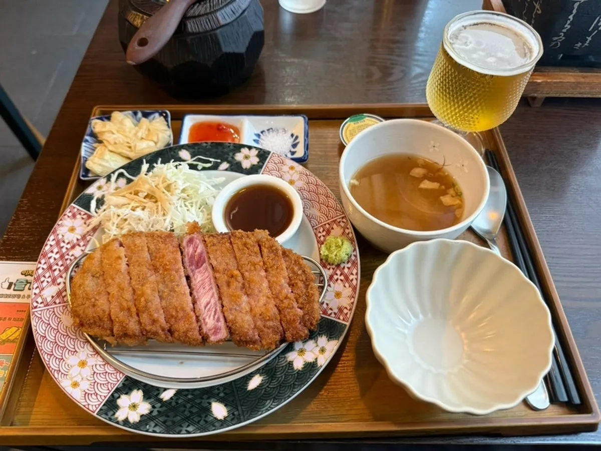 Table with QR code ordering instructions