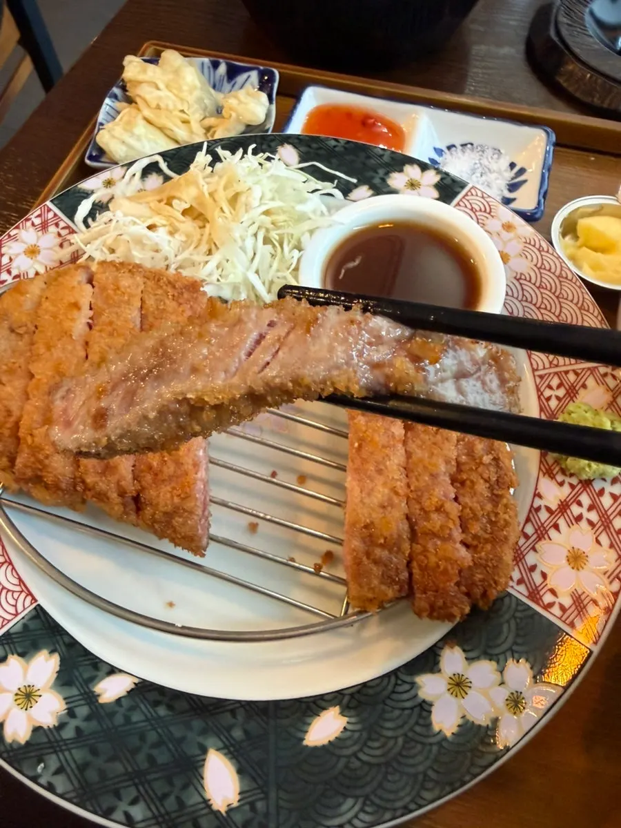 A table of gyukatsu with the brazier lit