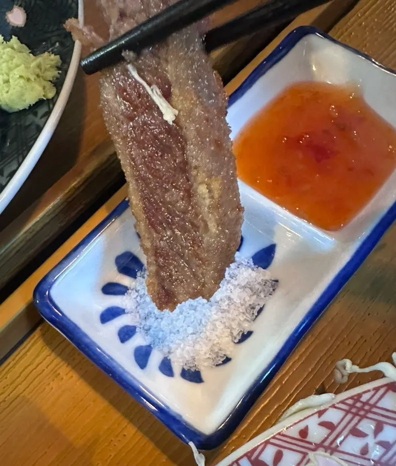 Close-up gyukatsu yang digoreng dengan mentega