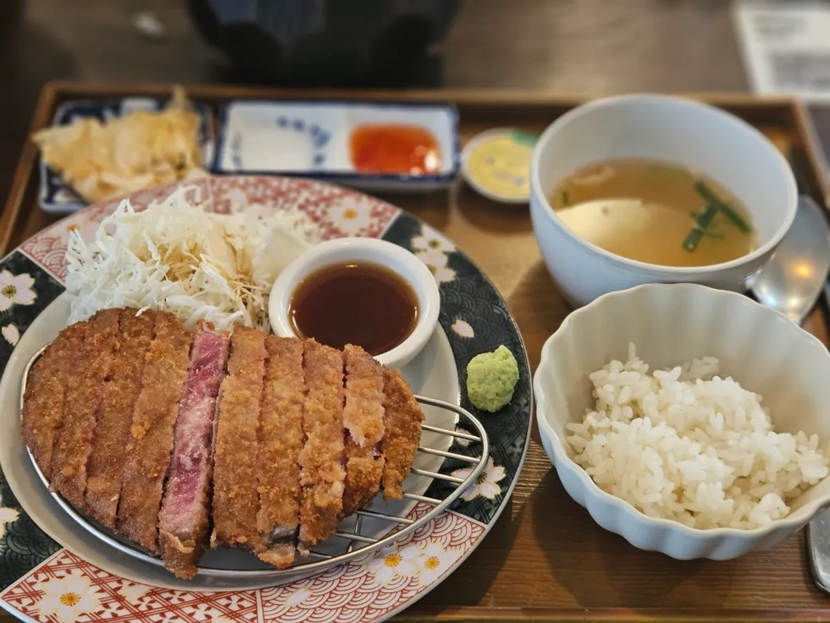 Sirloin gyukatsu basic set with stone pot rice