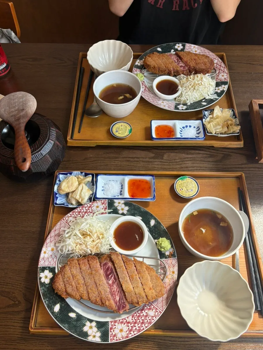 Table spread of Ichigyu gyukatsu served as Set 1