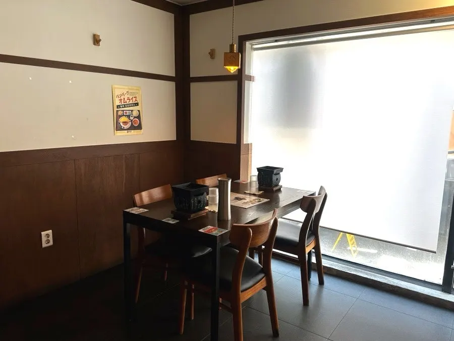 Seating area at Ichigyu Gangnam Sinnonhyeon Branch with guests