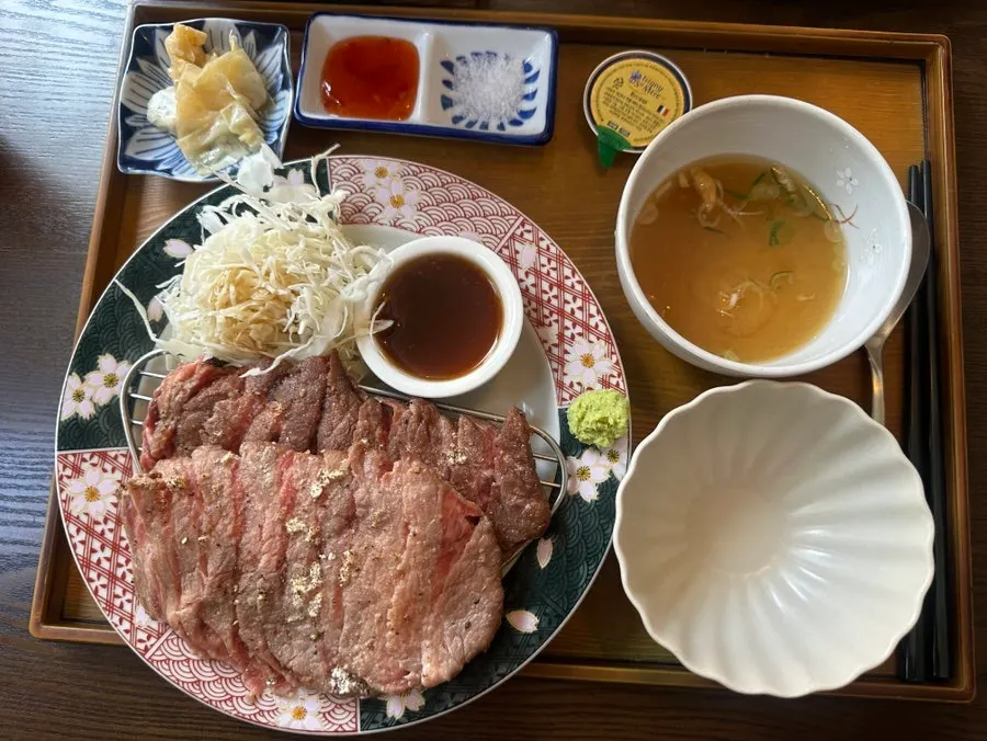 Table spread of Ichigyu's steki set double jumbo