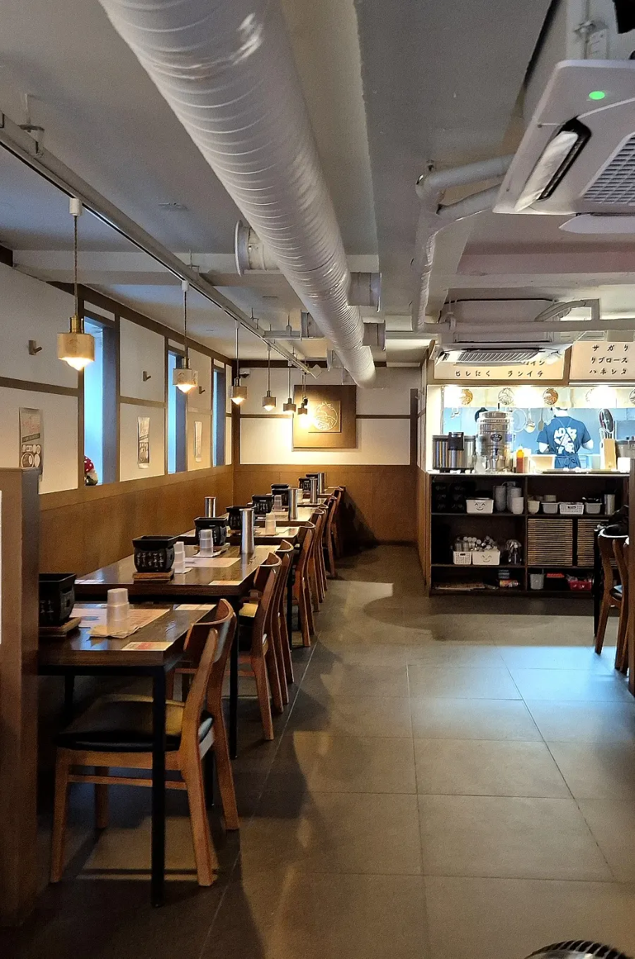 Quiet interior of Ichigyu Gangnam Sinnonhyeon Branch right after opening