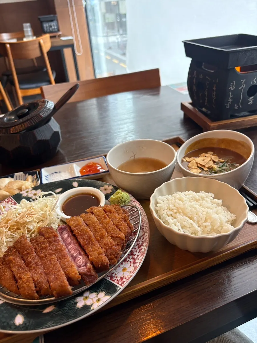 Basic gyukatsu set with mini curry spread