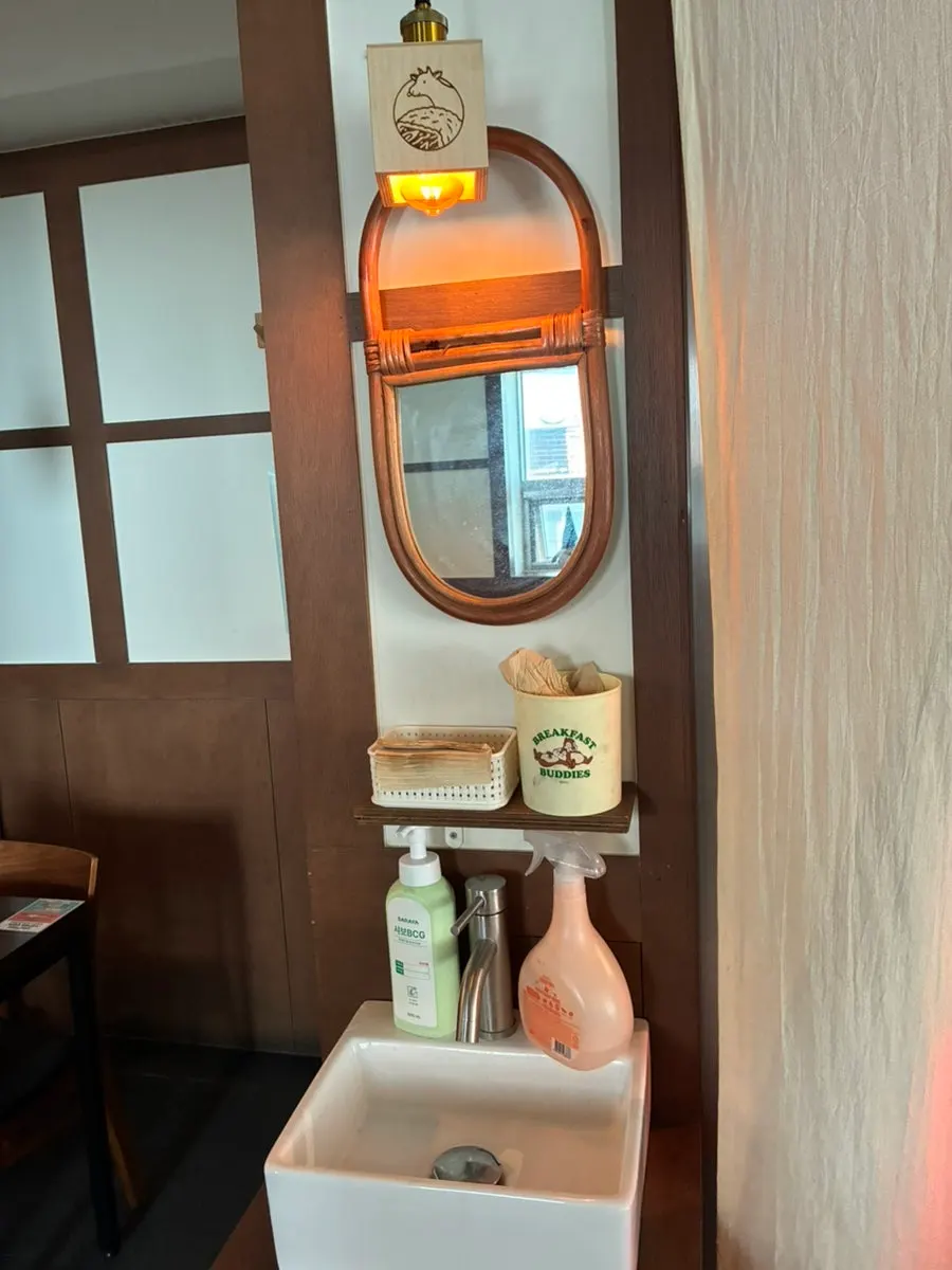 이치규 강남신논현점 2인석과 4인석 테이블 내부