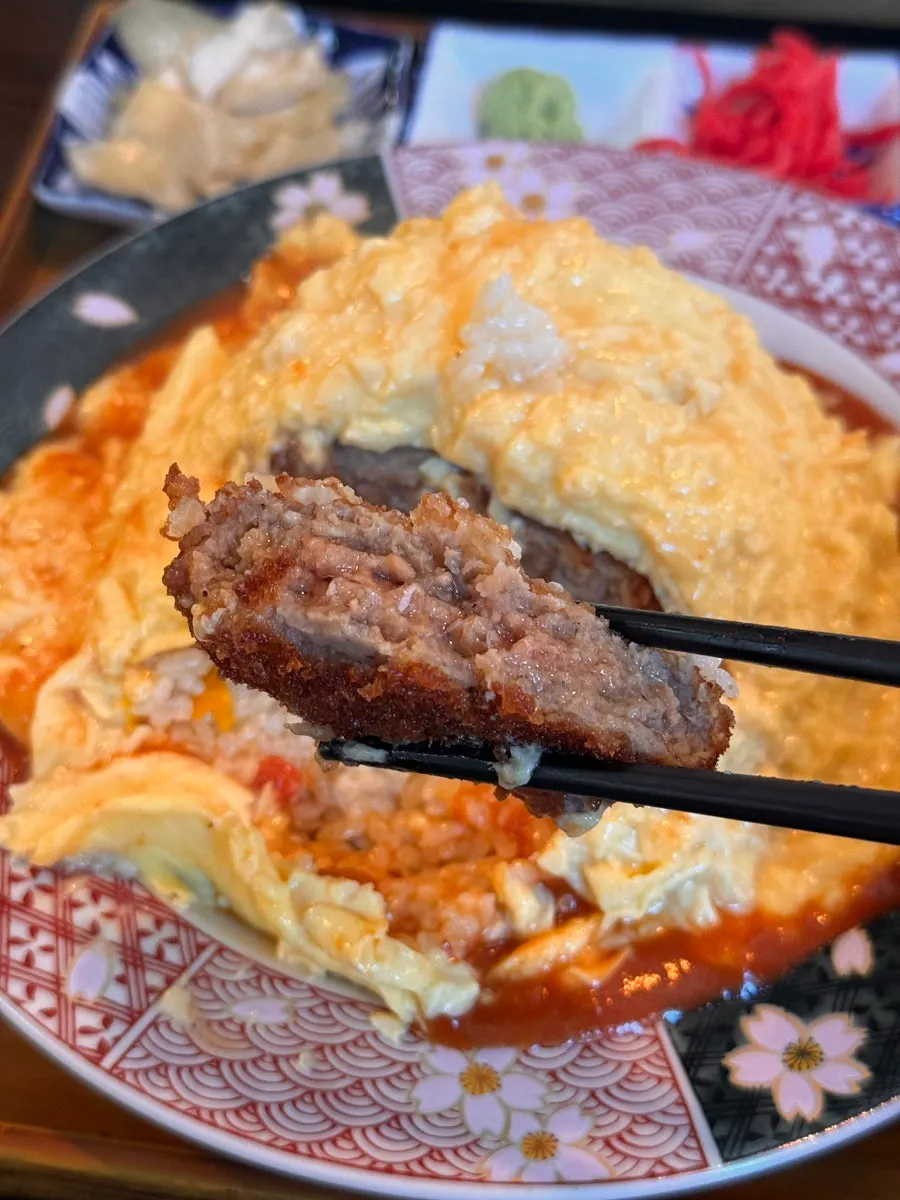 Fried rice and hamburg patty revealed after cutting into the egg