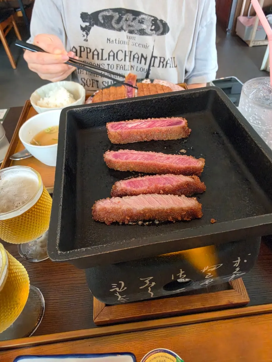 속이 붉은 규카츠 단면 클로즈업