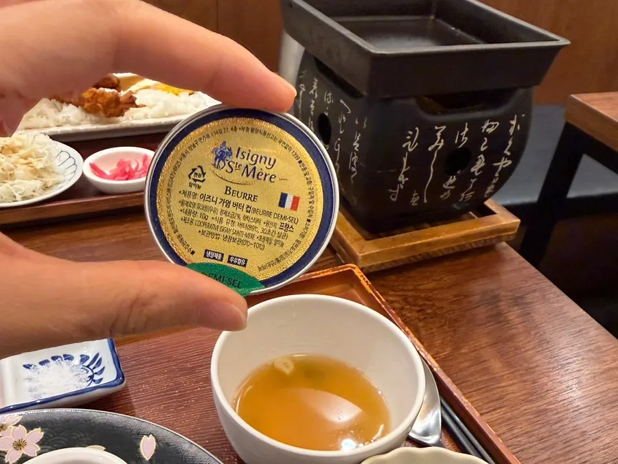 Gyukatsu searing in Isigny butter on the mini brazier