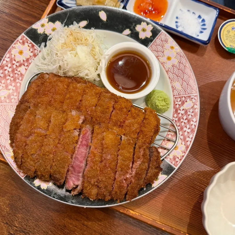 트레이에 담긴 규카츠 점보