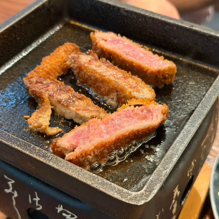 화로에 다섯 조각 올린 규카츠