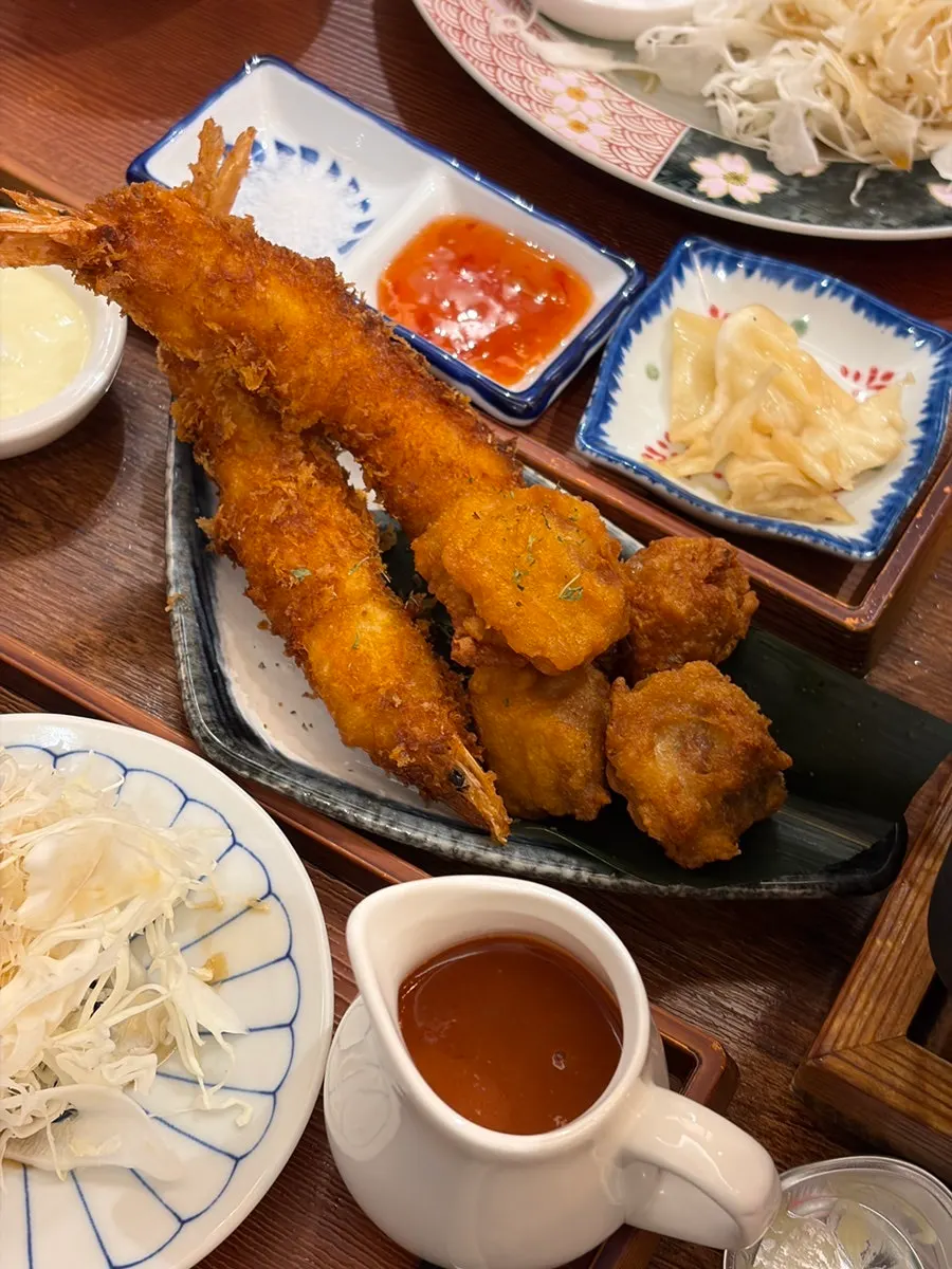 จานคาราอาเกะและกุ้งทอด