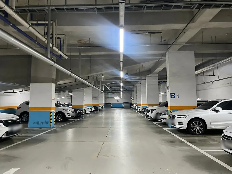 Parking lot of the building where Ichigyu Wonju is located