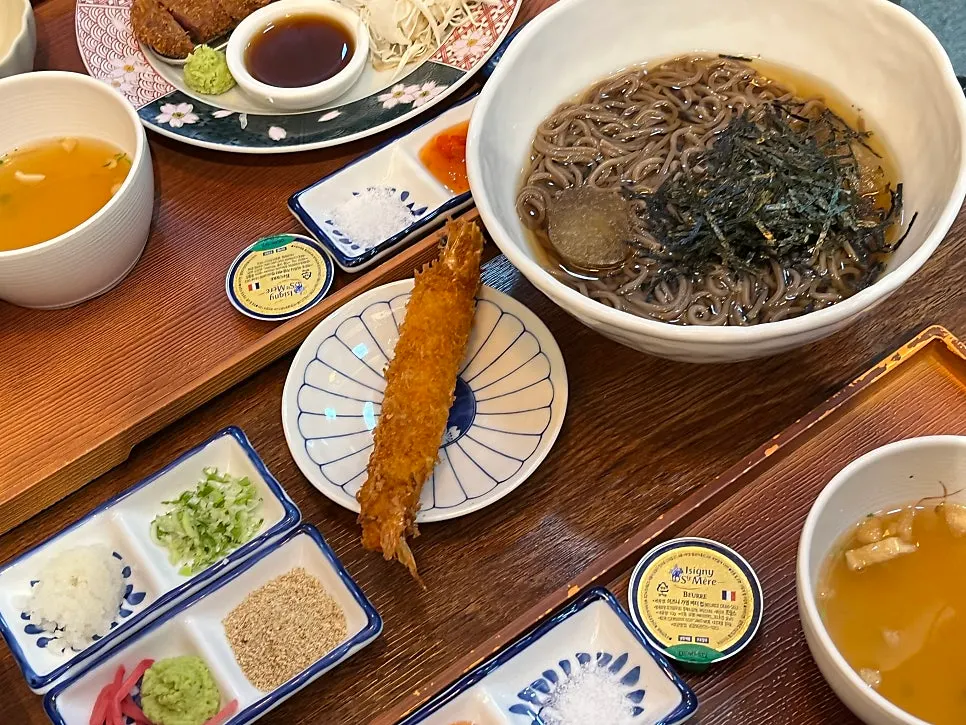 Cold soba with one jumbo shrimp tempura
