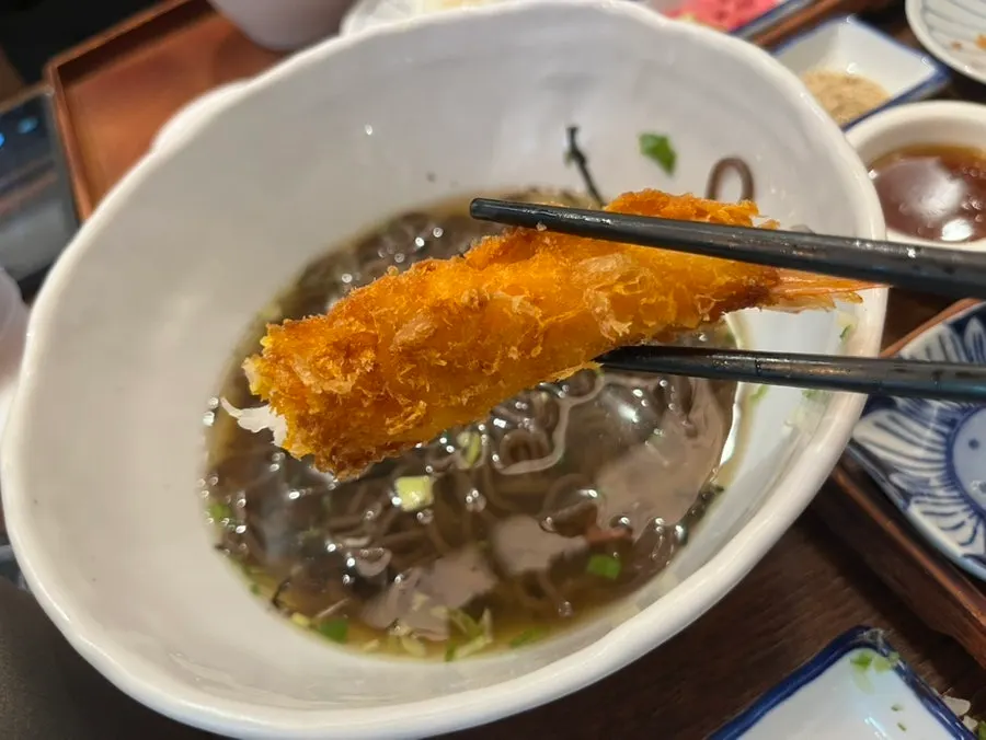 쯔유에 담근 냉소바 면