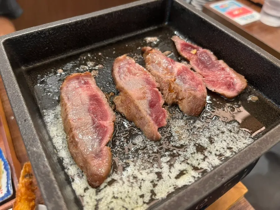 와사비를 올린 규카츠 단면